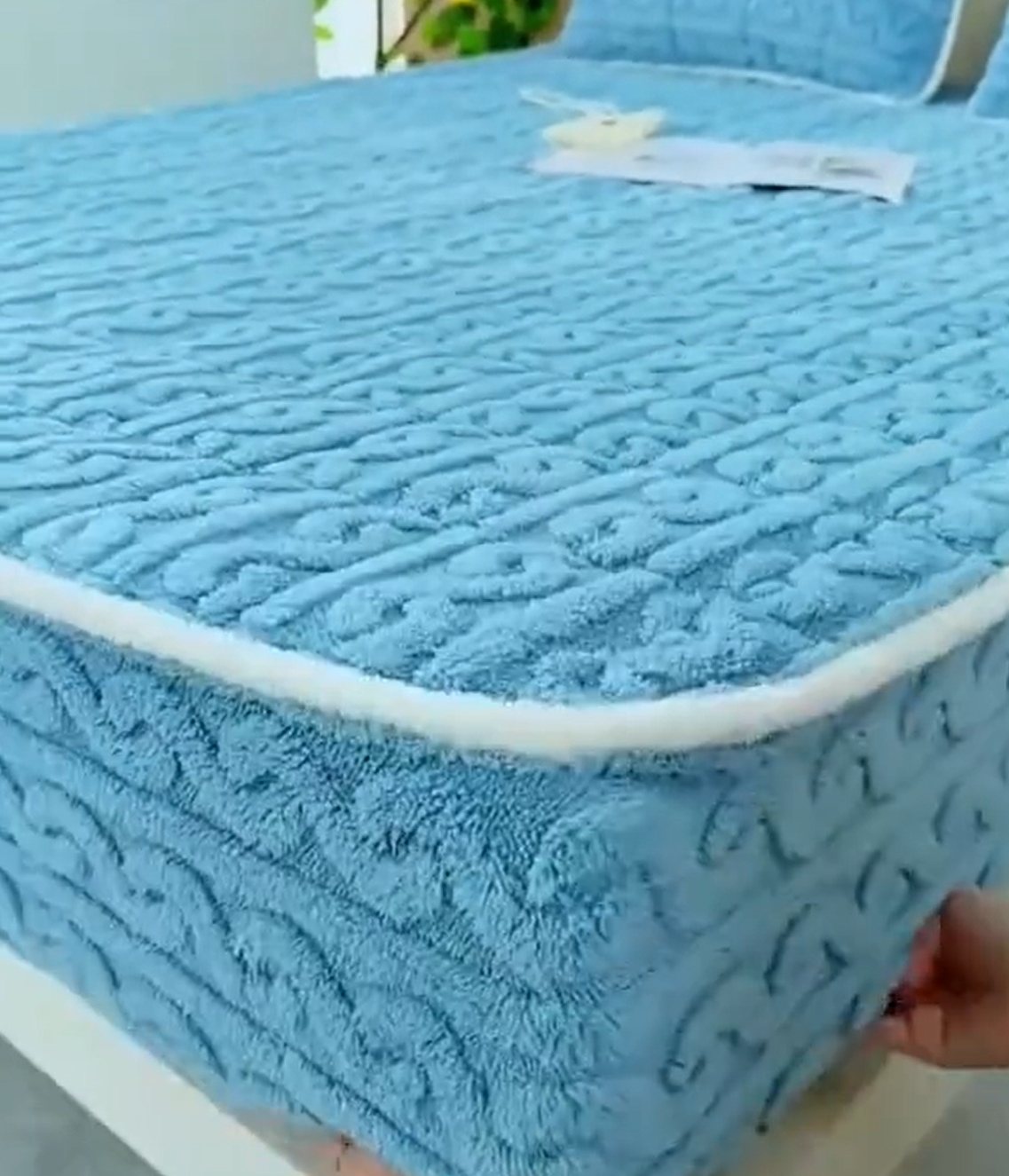 Cozy Velvet Winter Bedspread