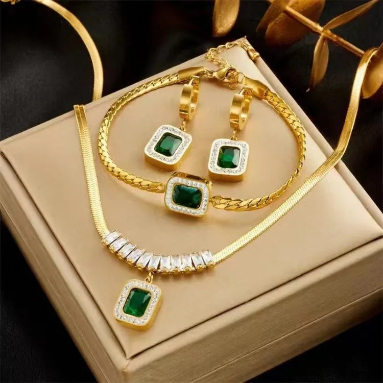 Pulsera de oro con dijes