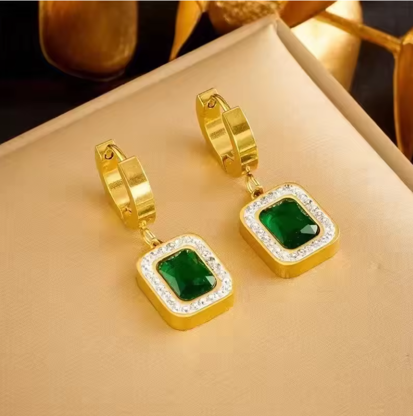 Pendientes de amuleto dorado