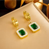 Pendientes de amuleto dorado