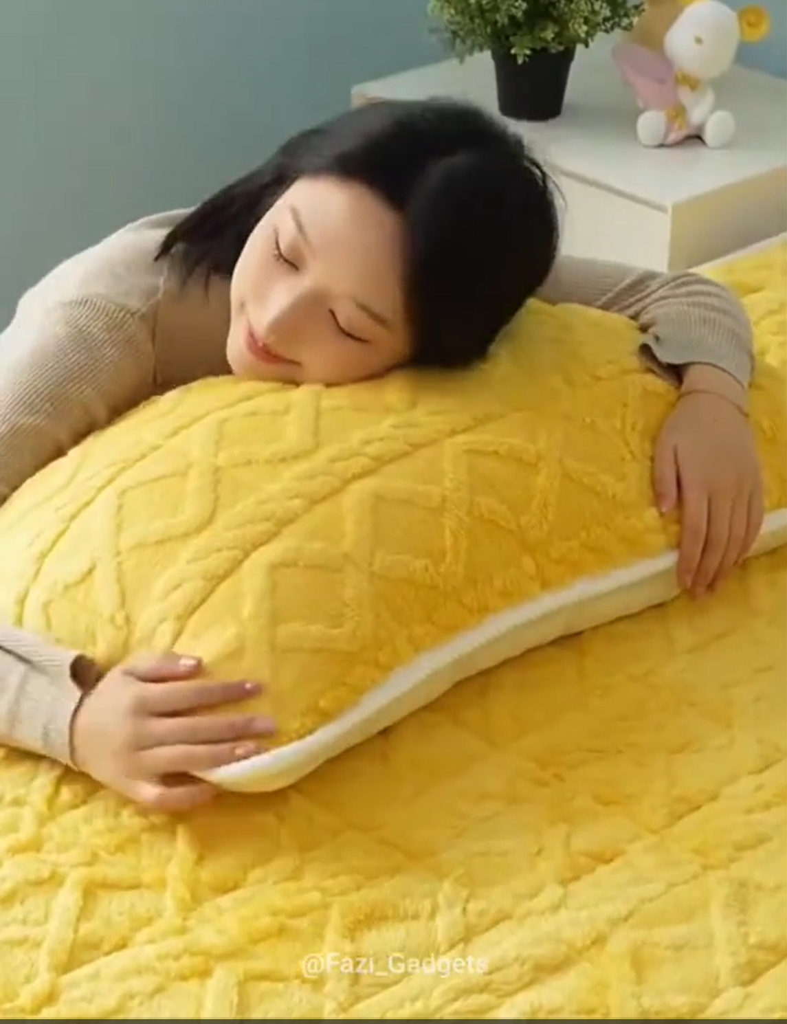 Cozy Velvet Winter Bedspread