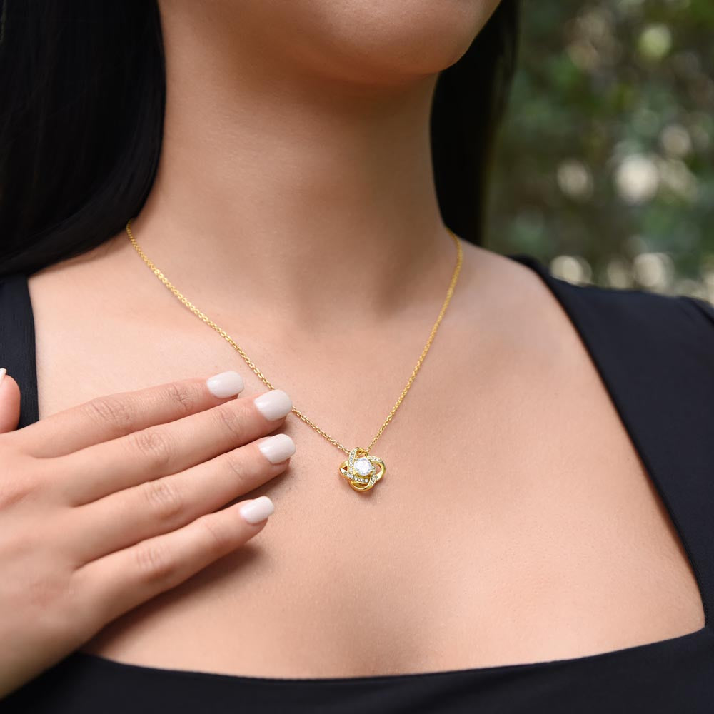 Amor que nunca se desvanece: collar de corazón para hija — Collar Nudo de Amor, acabado en oro blanco de 14k