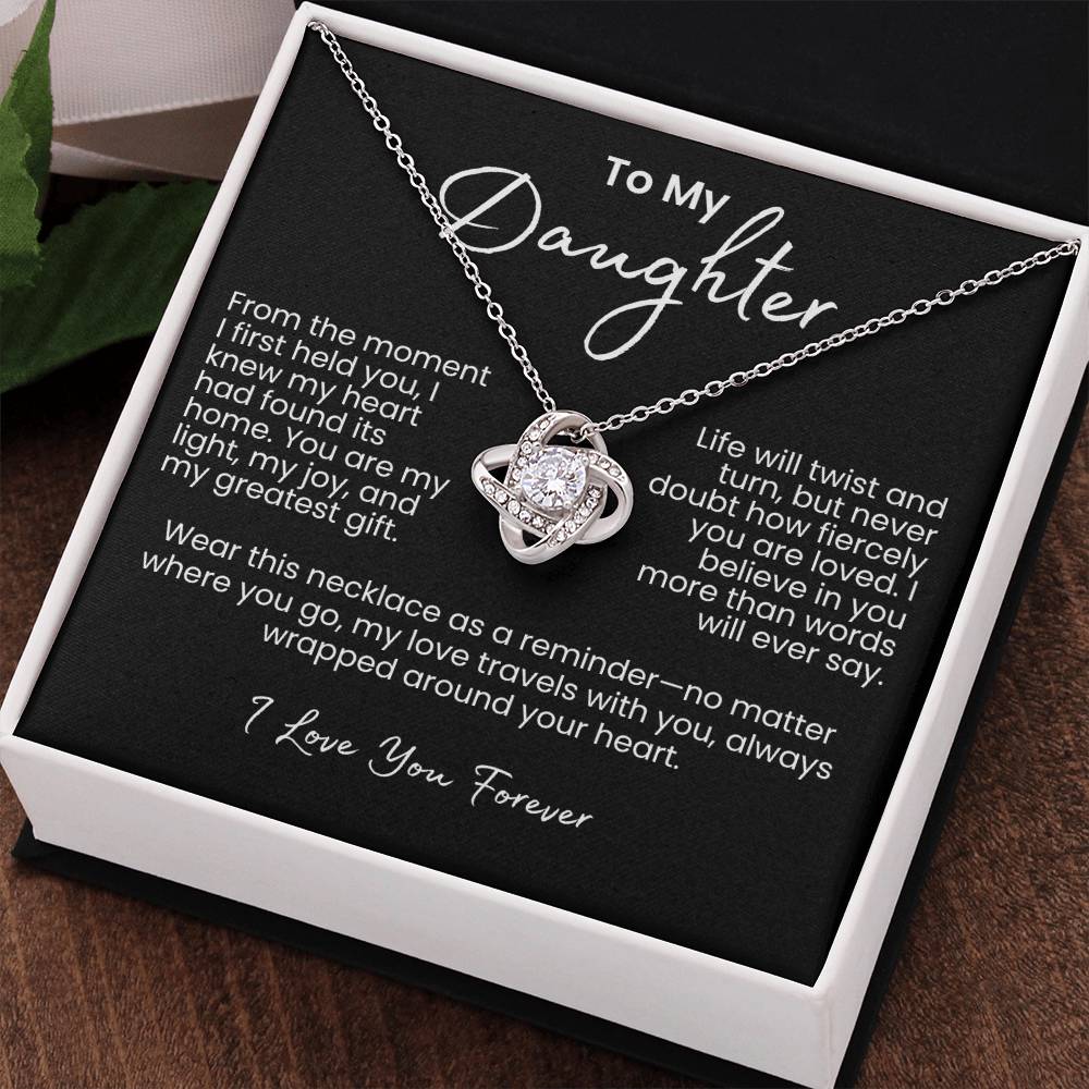 Un regalo brillante de amor – Collar Nudo de Amor para tu preciosa hija
