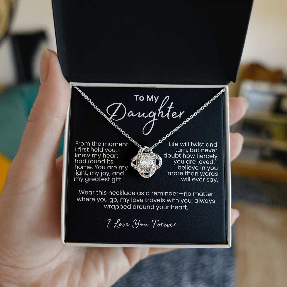 Un regalo brillante de amor – Collar Nudo de Amor para tu preciosa hija