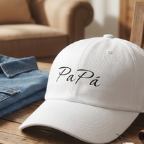 Gorra de papá con bordado de Papá script | Gorra ajustable blanca