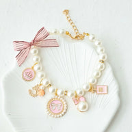 Elegante collar de perlas para mascotas