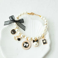 Elegante collar de perlas para mascotas