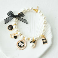 Elegante collar de perlas para mascotas
