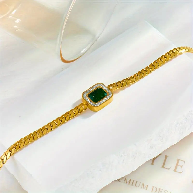 Pulsera de oro con dijes