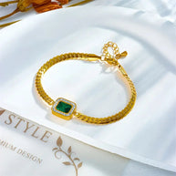 Pulsera de oro con dijes