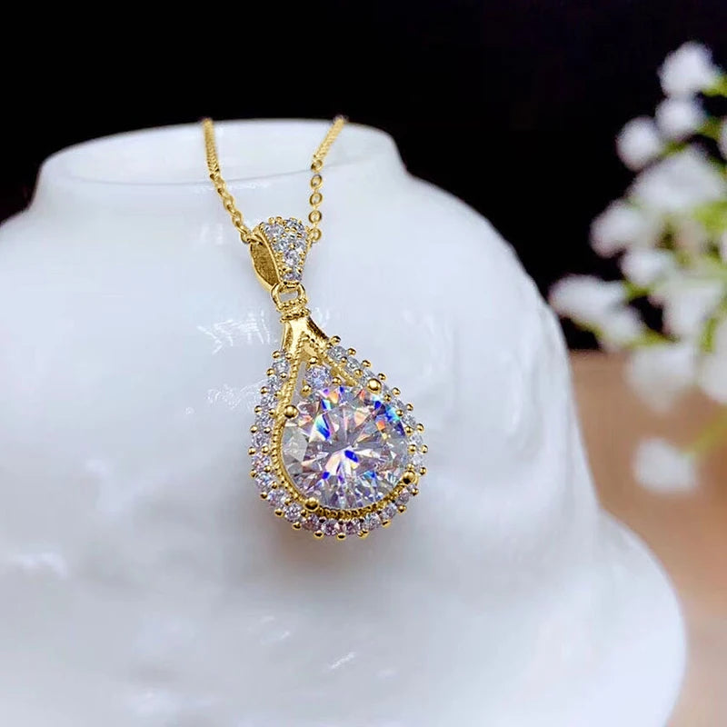 Collar con Gota de Agua Brillante