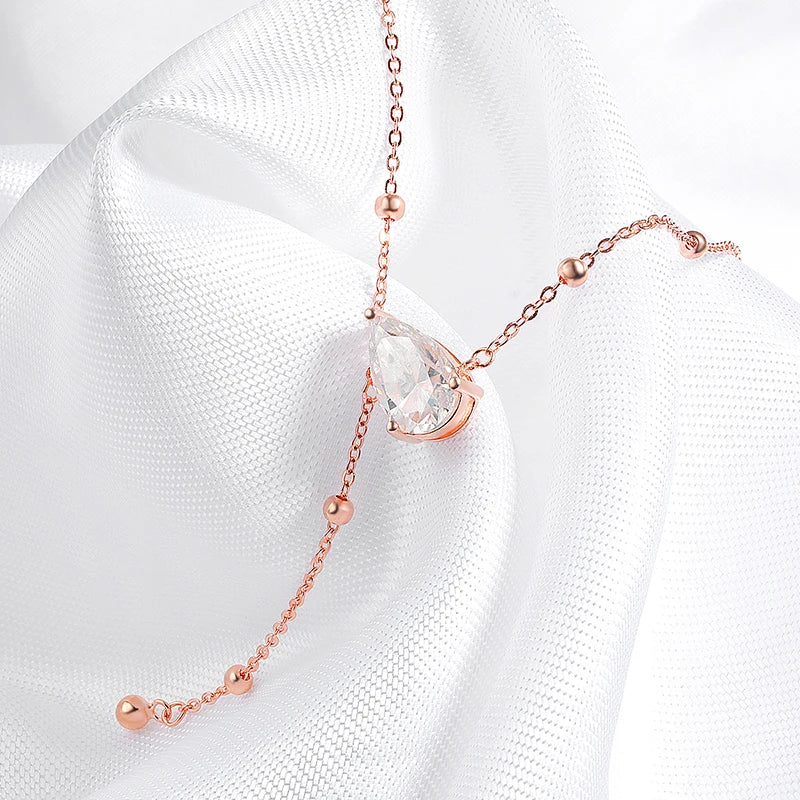 Elegante collar de moissanita