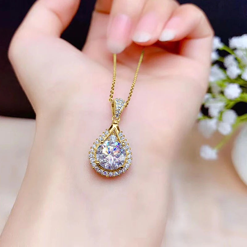 Collar con Gota de Agua Brillante